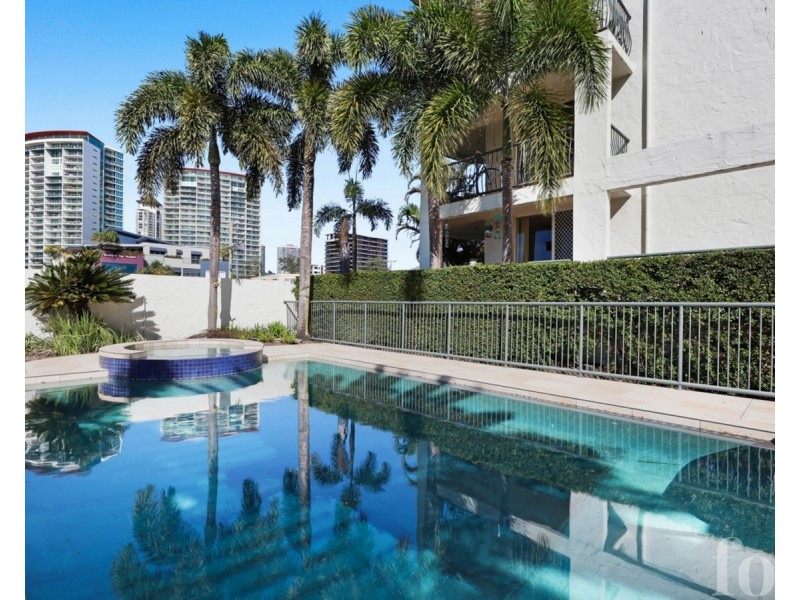 30/3-5 Norman Street, Southport QLD 4215