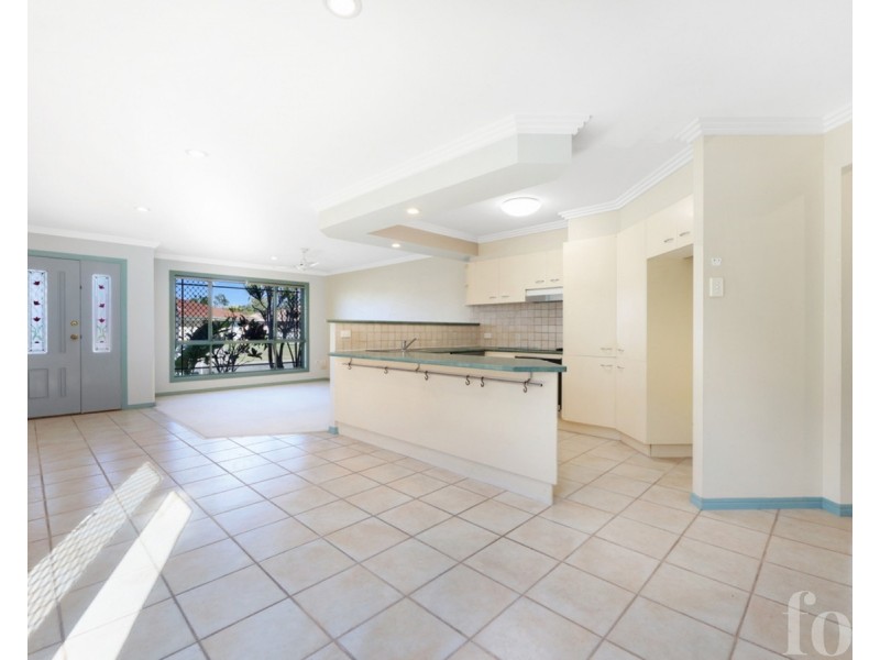 2/5 Jenaya Place, Labrador QLD 4215