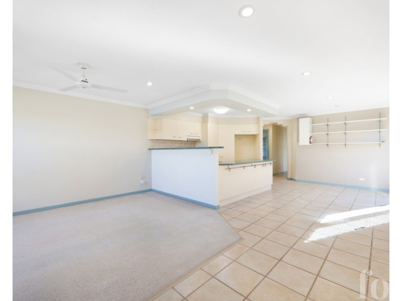 2/5 Jenaya Place, Labrador QLD 4215