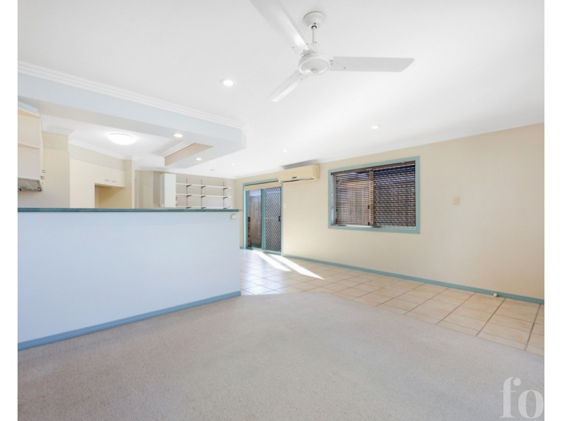 2/5 Jenaya Place, Labrador QLD 4215
