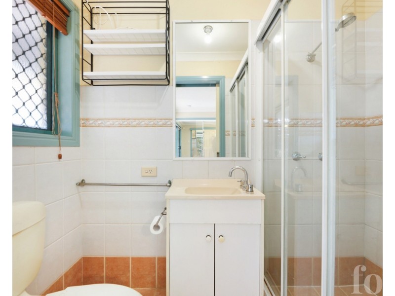 2/5 Jenaya Place, Labrador QLD 4215