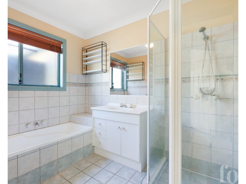 2/5 Jenaya Place, Labrador QLD 4215