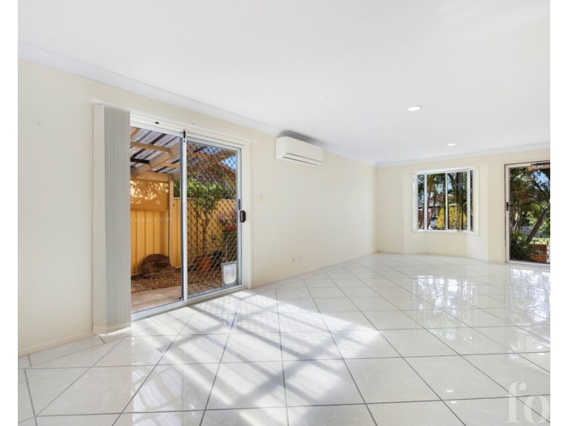 2/3 Clovelly Place, Labrador QLD 4215