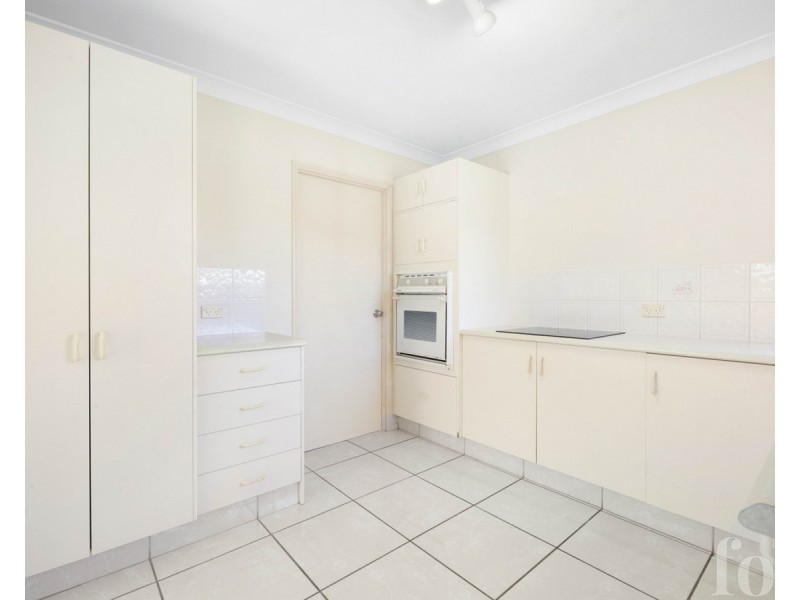 2/3 Clovelly Place, Labrador QLD 4215