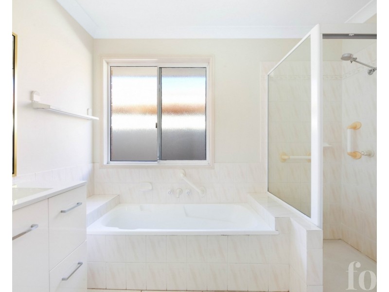 2/3 Clovelly Place, Labrador QLD 4215