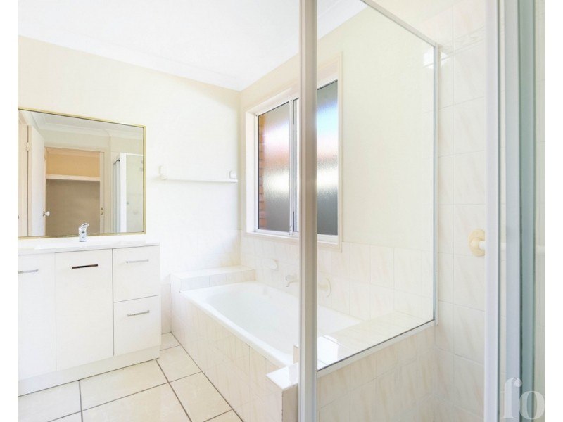 2/3 Clovelly Place, Labrador QLD 4215