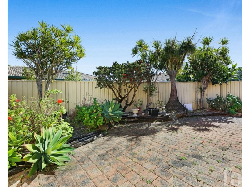 2/3 Clovelly Place, Labrador QLD 4215