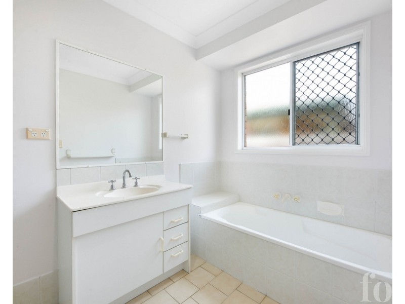 1/36 Kenny Drive, Labrador QLD 4215