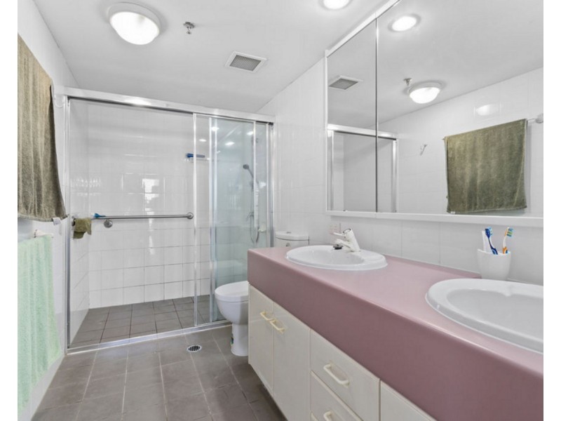 90/21 Bayview Street, Runaway Bay QLD 4216