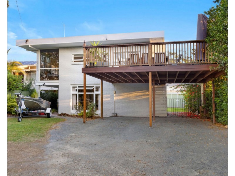 242 Central Street, Labrador QLD 4215
