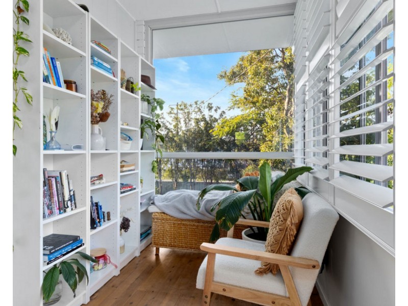 242 Central Street, Labrador QLD 4215