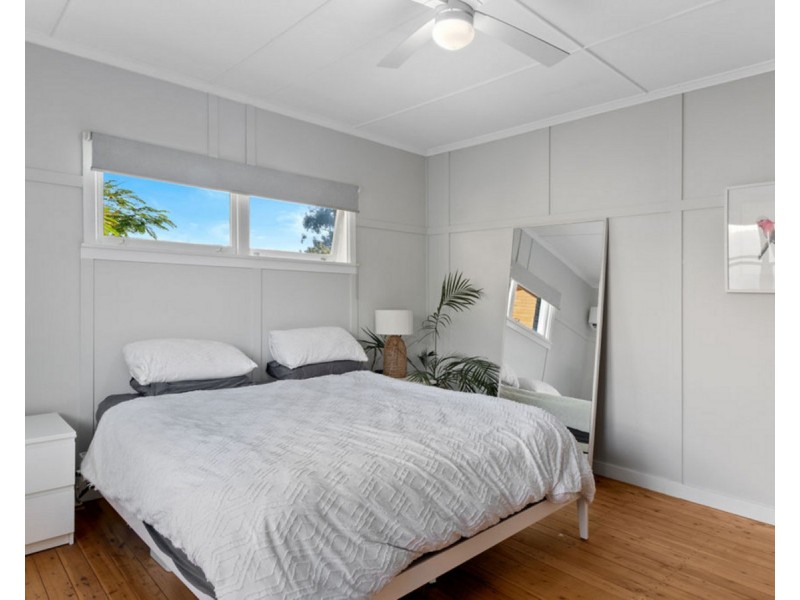 242 Central Street, Labrador QLD 4215