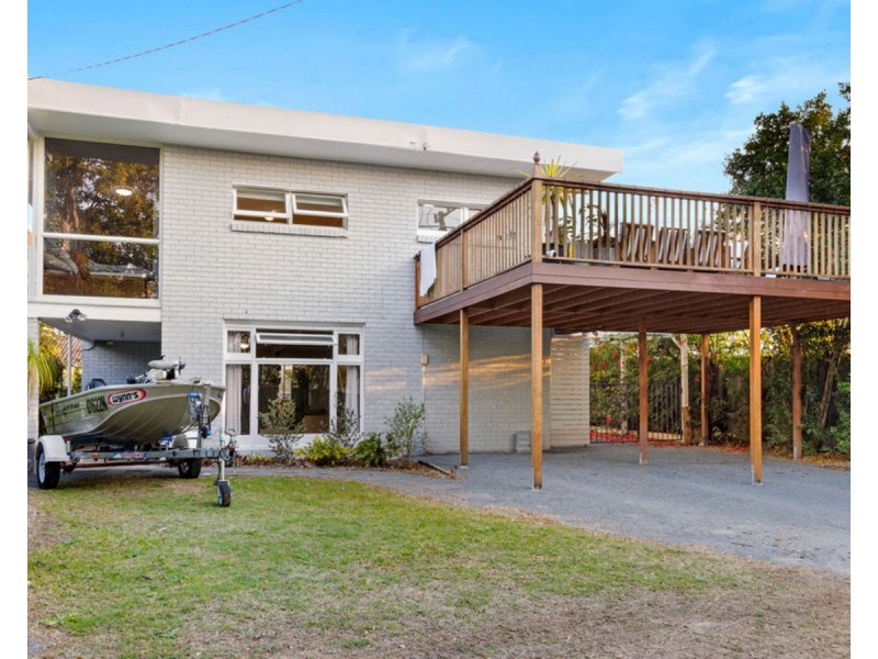 242 Central Street, Labrador QLD 4215