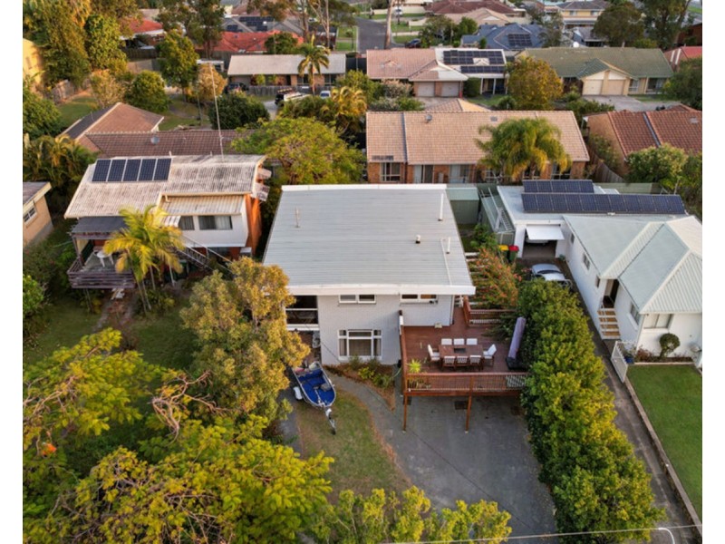 242 Central Street, Labrador QLD 4215