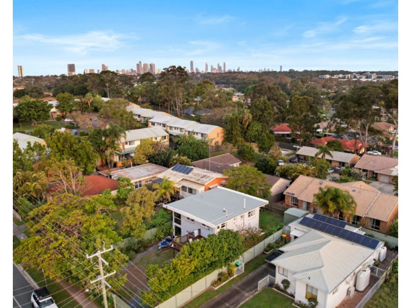 242 Central Street, Labrador QLD 4215