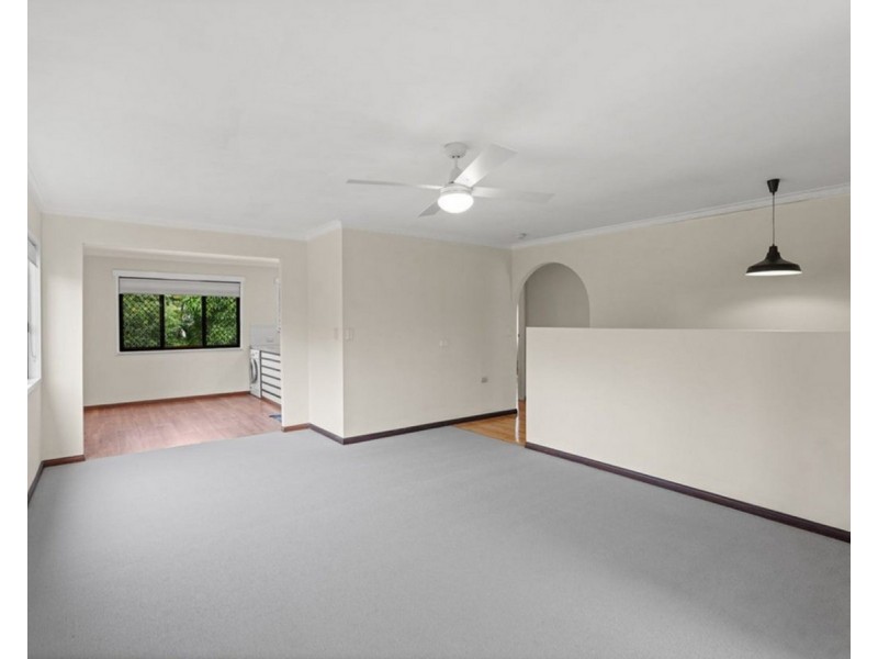 8 Serene Court, Arundel QLD 4214