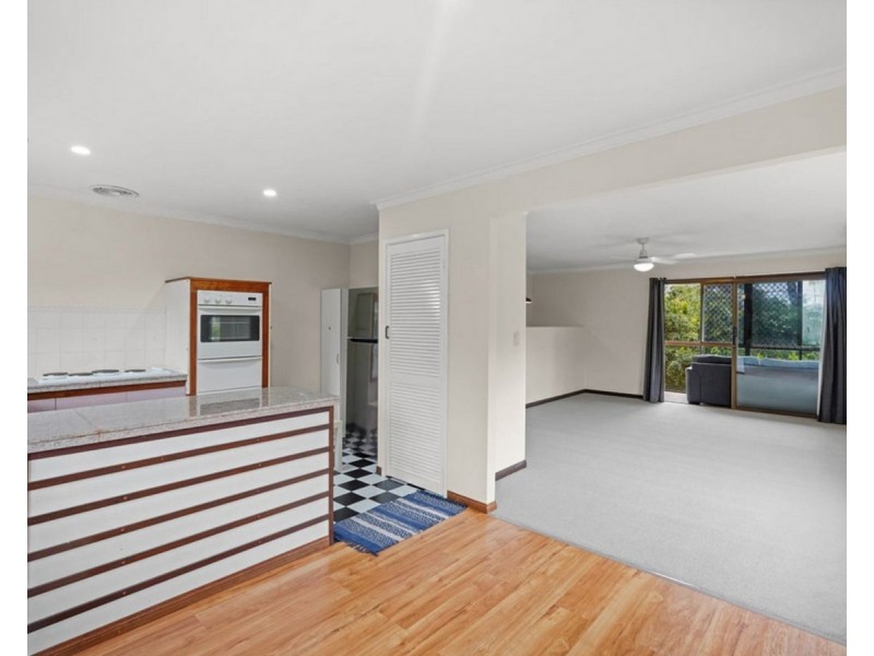 8 Serene Court, Arundel QLD 4214