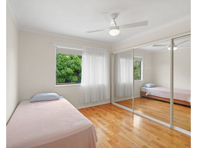 8 Serene Court, Arundel QLD 4214