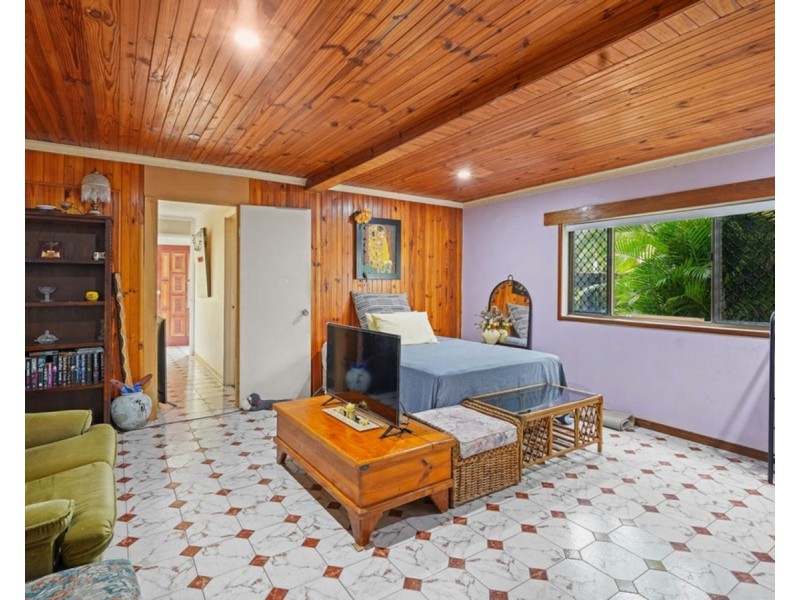 8 Serene Court, Arundel QLD 4214