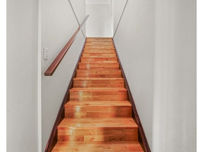 8 Serene Court, Arundel QLD 4214