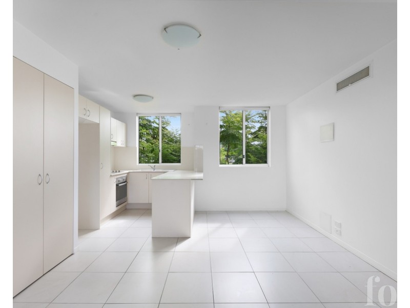 18/6-10 Rose Street, Southport QLD 4215