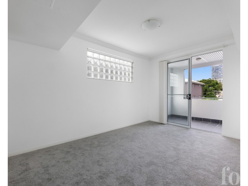 18/6-10 Rose Street, Southport QLD 4215