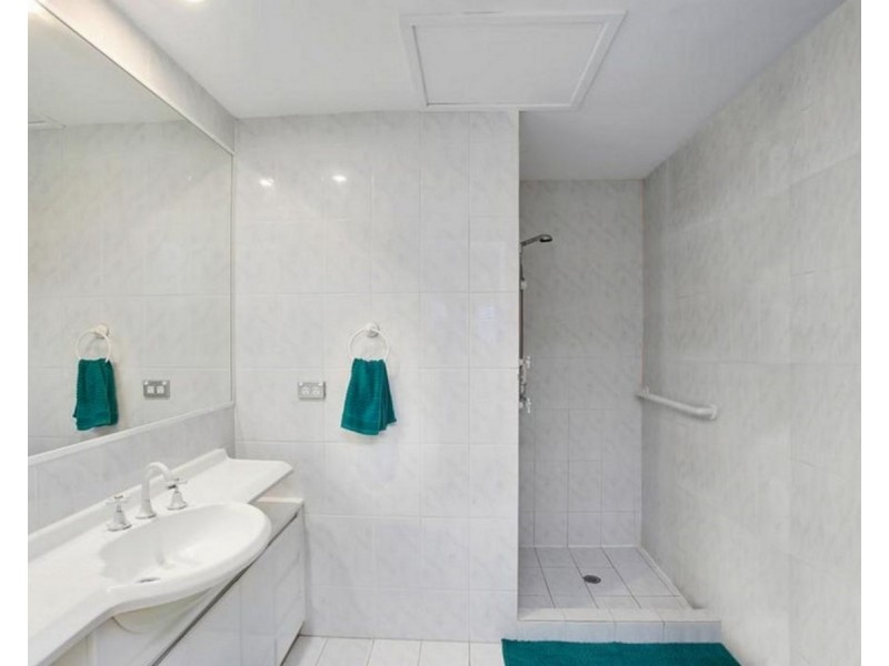 10/28 Marine Parade, Miami QLD 4220