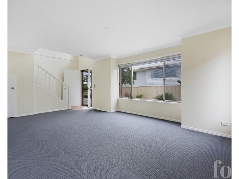 2/109 Pohlman Street, Southport QLD 4215