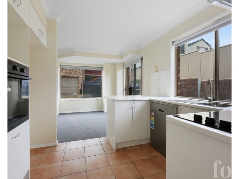 2/109 Pohlman Street, Southport QLD 4215