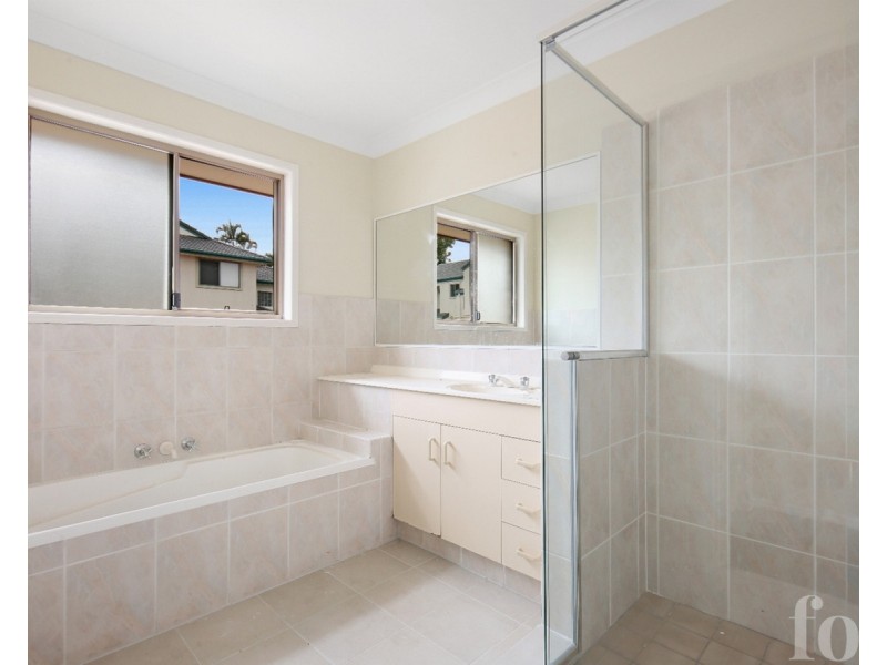 2/109 Pohlman Street, Southport QLD 4215