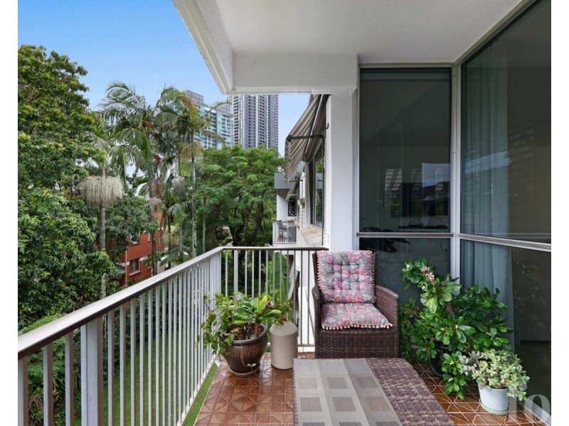 10/64 Bauer Street, Southport QLD 4215