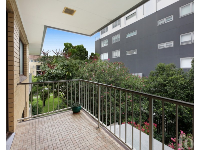 8/6 Parker Street, Labrador QLD 4215