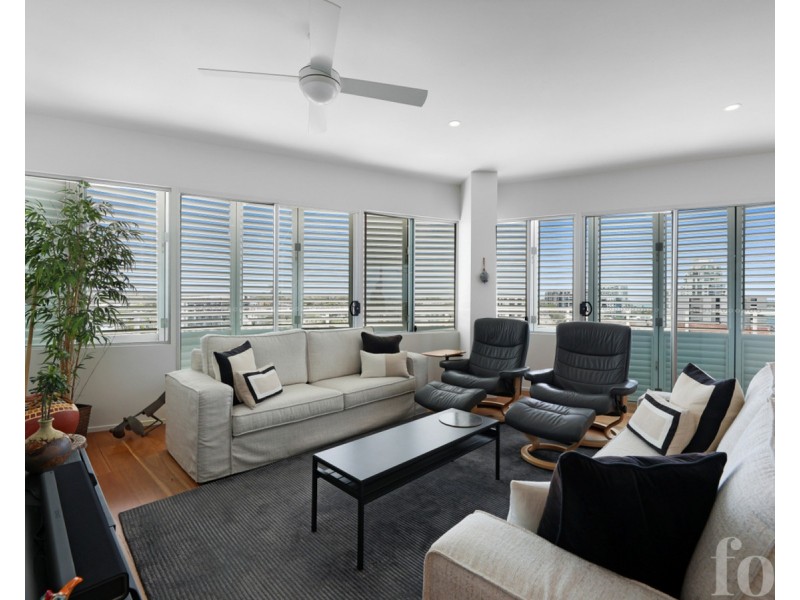 33/242 Marine Parade, Labrador QLD 4215