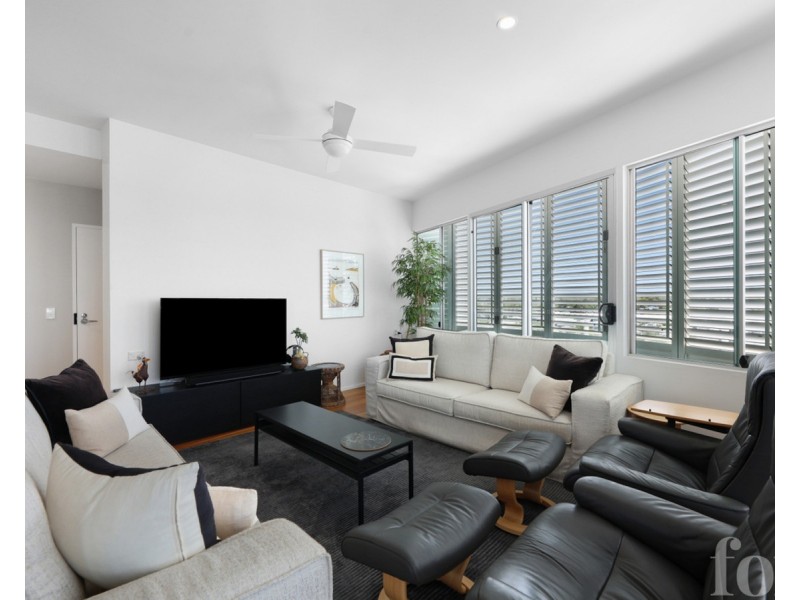 33/242 Marine Parade, Labrador QLD 4215