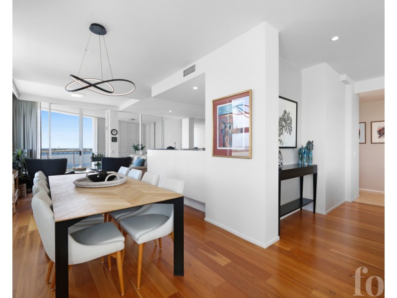 33/242 Marine Parade, Labrador QLD 4215