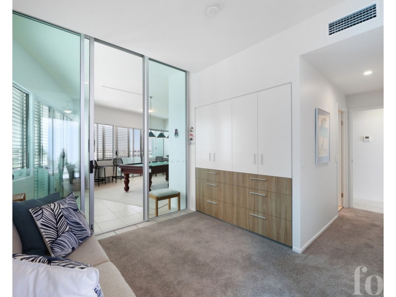 33/242 Marine Parade, Labrador QLD 4215