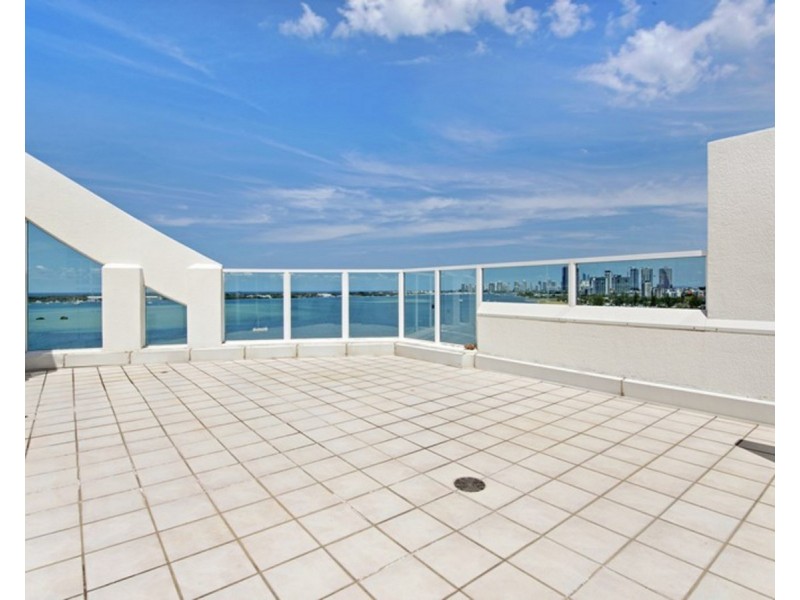 33/242 Marine Parade, Labrador QLD 4215