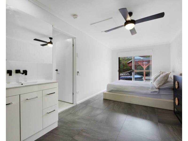 1/9 Jean Street, Labrador QLD 4215