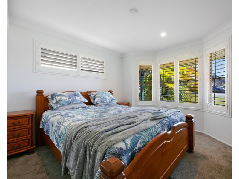 37 Ernest Street, Labrador QLD 4215