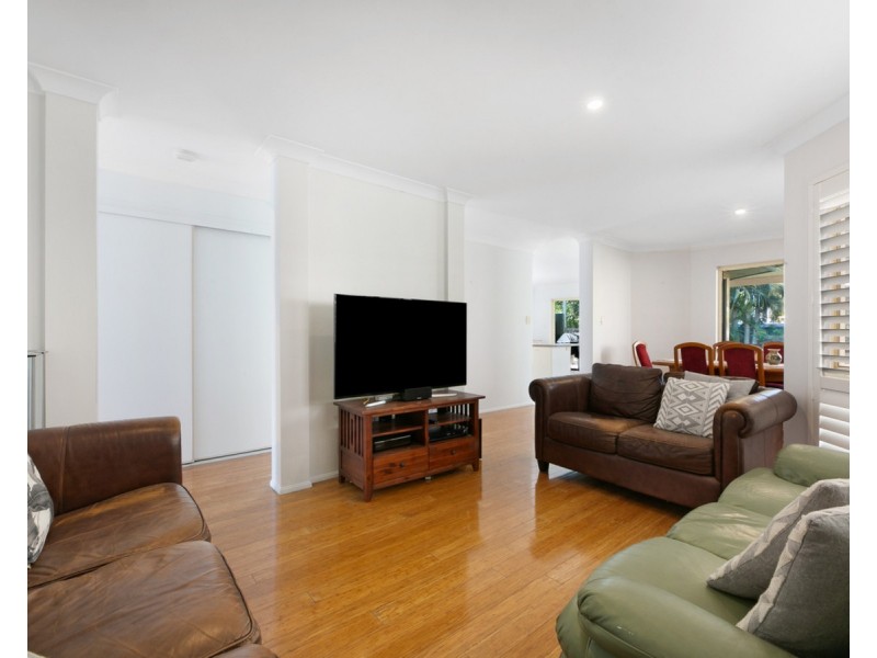 37 Ernest Street, Labrador QLD 4215