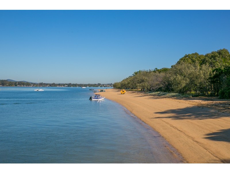 17 Carefree Street, Coochiemudlo Island QLD 4184