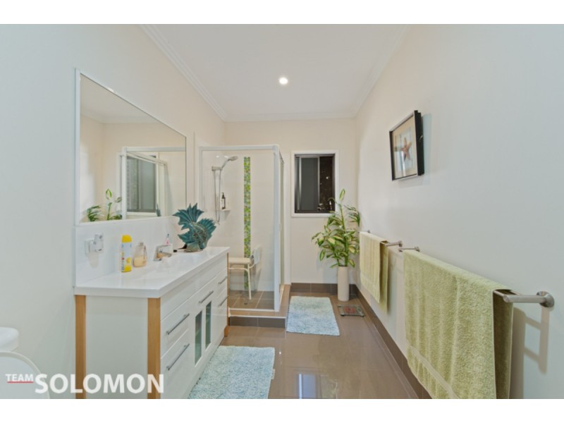 14 Carefree Street, Coochiemudlo Island QLD 4184
