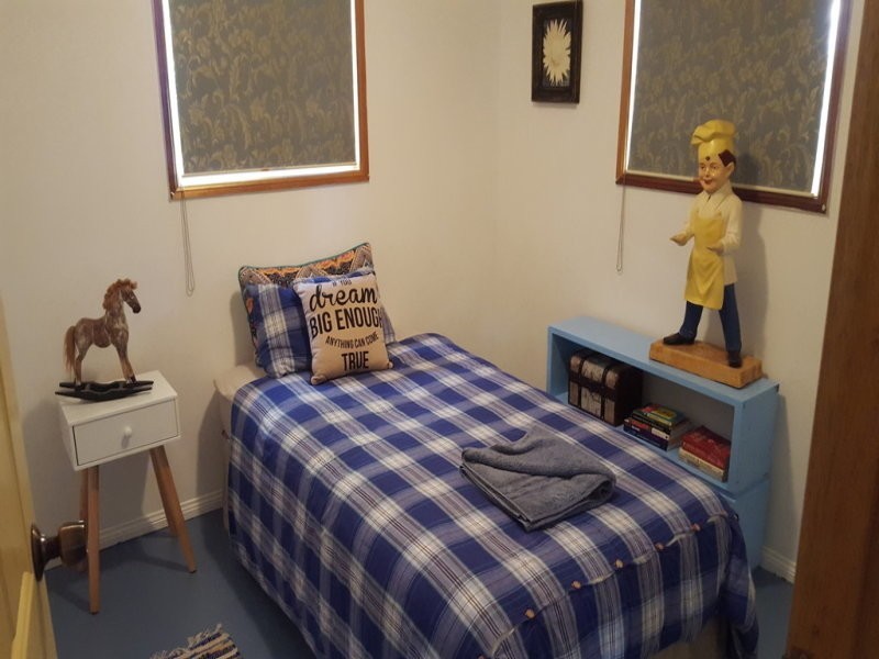 2 Heath Street, Macleay Island QLD 4184