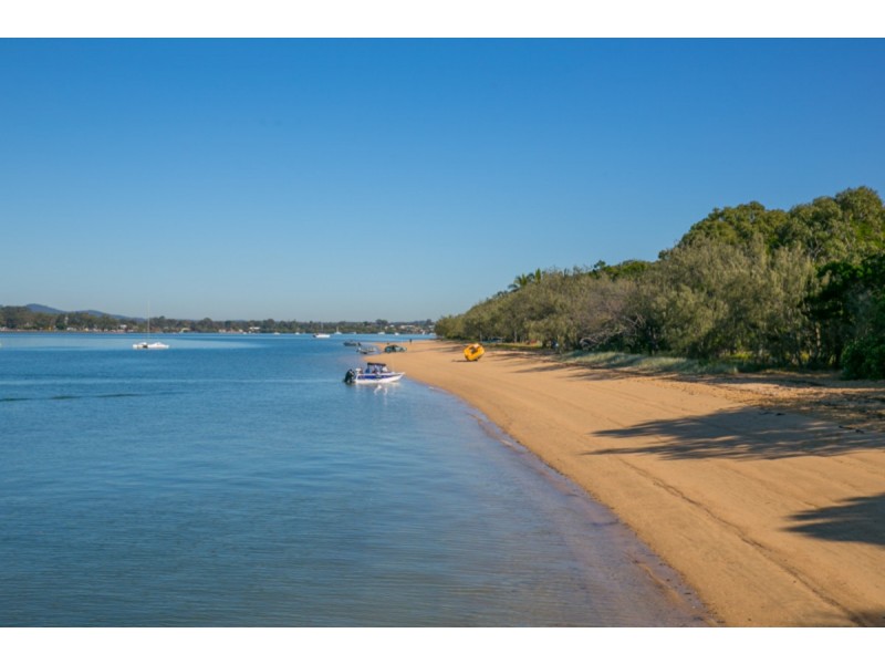 34 Victoria Parade South, Coochiemudlo Island QLD 4184