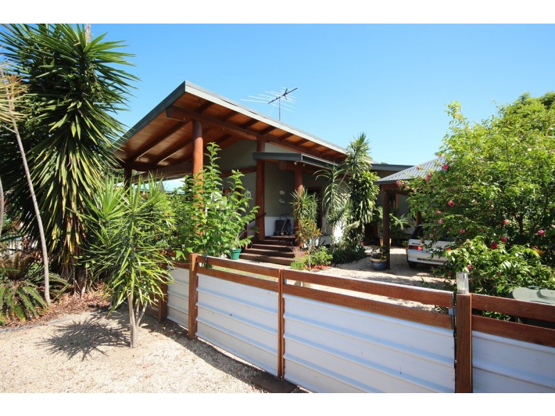 31 Shirley Street, Coochiemudlo Island QLD 4184