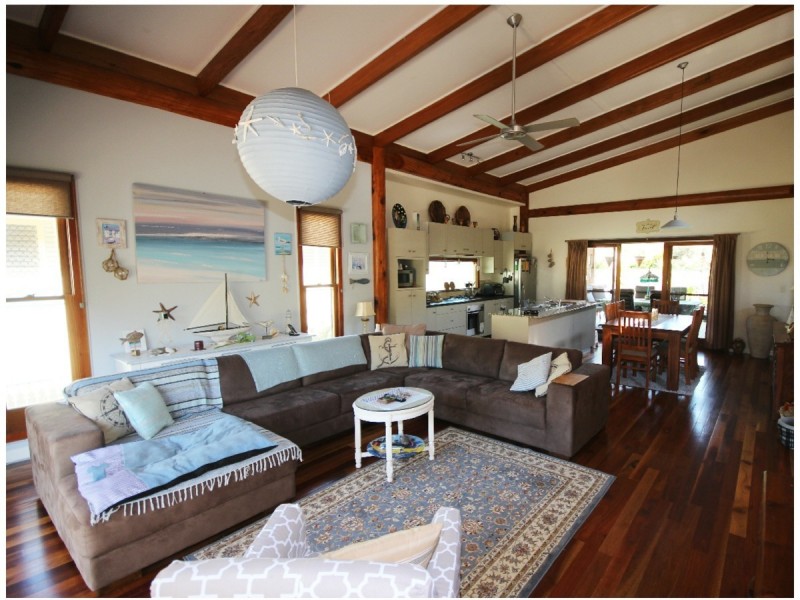 31 Shirley Street, Coochiemudlo Island QLD 4184