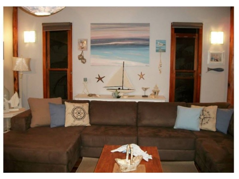 31 Shirley Street, Coochiemudlo Island QLD 4184