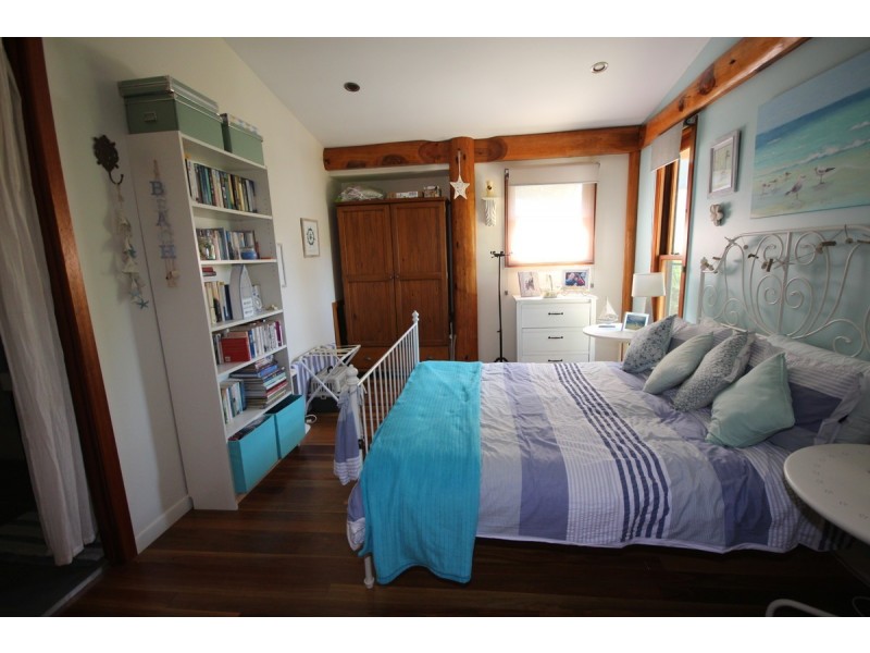 31 Shirley Street, Coochiemudlo Island QLD 4184