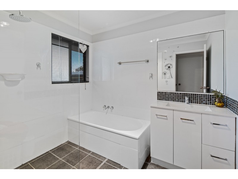 16 Shanahan Street, Redland Bay QLD 4165