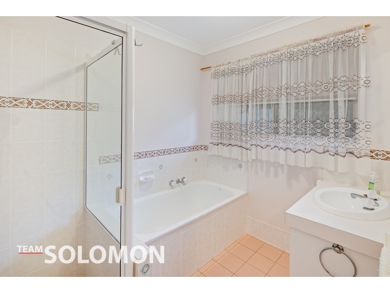 17 Falkirk Parade, Redland Bay QLD 4165